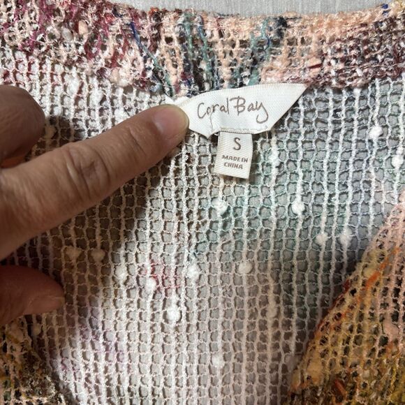 Boho Coastal open Knit Top M Shark Bite Hem Resort Beach Vacation SZ S - Picture 9 of 10